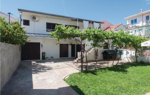 Two-Bedroom Apartment In Vodice