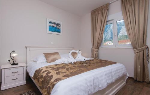 Postel nebo postele na pokoji v ubytování Cozy Apartment In Orebic With Kitchen