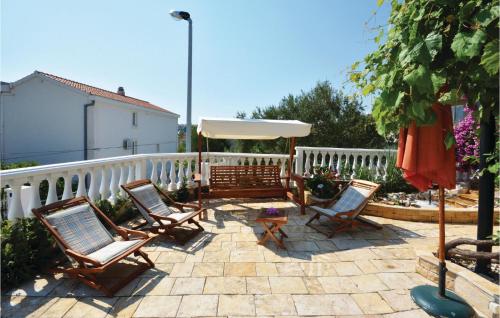 Two-Bedroom Apartment Okrug Gornji With Sea View 08
