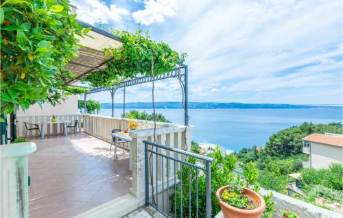 Apartment Omis With Sea View Iii