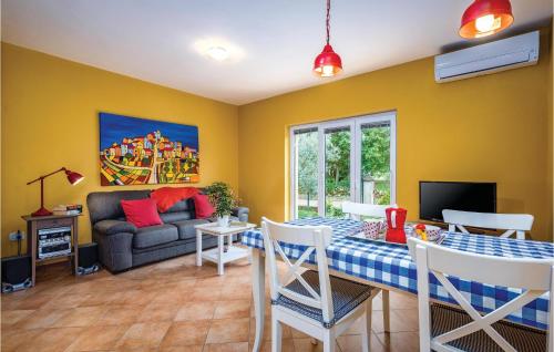 a living room with a table and a couch at Amazing Apartment In Umag With Wifi in Umag