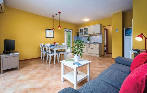 1 Bedroom Beautiful Apartment In Umag
