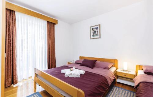 a bedroom with a bed with a stuffed animal on it at Gorgeous Home In Selce With Wifi in Selce