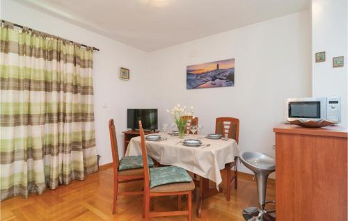 Two-Bedroom Apartment In Split