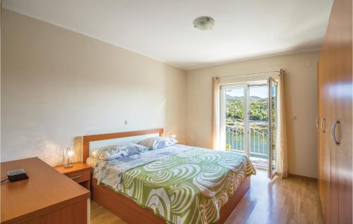 Katil atau katil-katil dalam bilik di Lovely Apartment In Birine With House A Panoramic View