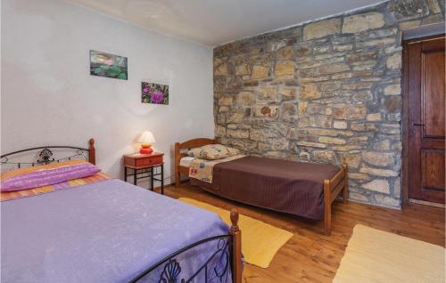 Krevet ili kreveti u jedinici u objektu Cozy Home In Skabici With House A Panoramic View
