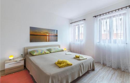 Postel nebo postele na pokoji v ubytování Beautiful Apartment In Pazin With Wifi