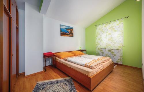 Katil atau katil-katil dalam bilik di Two-Bedroom Apartment In Svlovrec