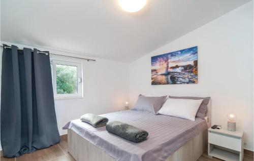 Voodi või voodid majutusasutuse Cozy Home In Mastrinka With Sauna toas