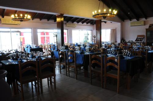 a room full of tables and chairs with blue table cloth at Arapey Oasis Termal Hotel in Termas del Arapey