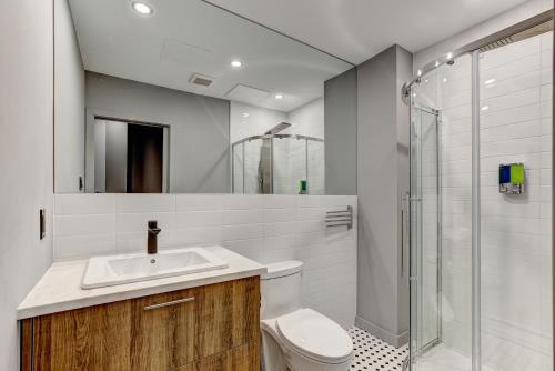 Ένα μπάνιο στο Stanley Court Apartments by Simplissimmo