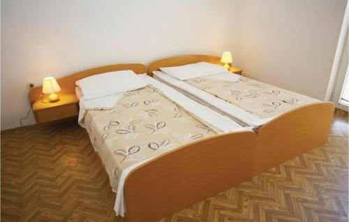 Krevet ili kreveti u jedinici u objektu Cozy Apartment In Jadrtovac With Kitchen