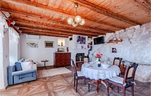 Two-Bedroom Holiday Home In Mokalo