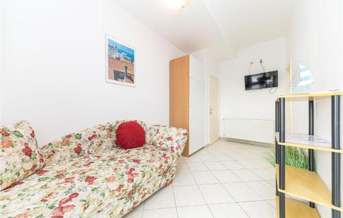 Beautiful Apartment In Kastel Stafilic With Wifi