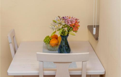 Beautiful Apartment In Podstrana With Wifi