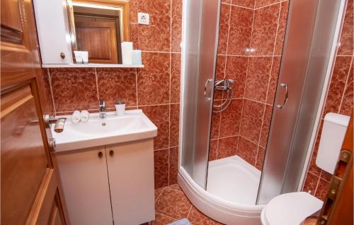 Beautiful Apartment In Podstrana With Wifi