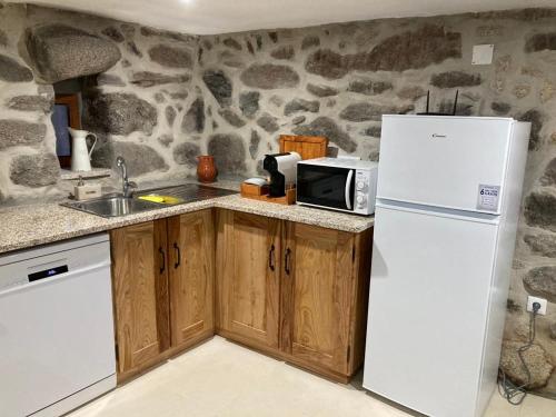 Kuchyň nebo kuchyňský kout v ubytování BezerreiraComVida-O refúgio do monte