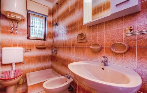 Ванна кімната в Awesome Apartment In Novi Vinodolski With 3 Bedrooms And Wifi