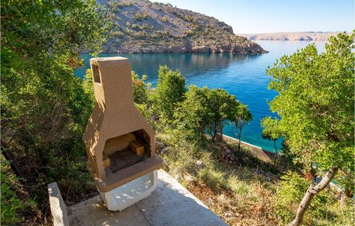 ヤブラナツにあるCozy Apartment In Jablanacの石窯