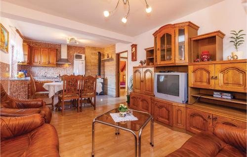 Kuchyňa alebo kuchynka v ubytovaní Awesome Apartment In Novi Vinodolski