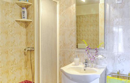 Ванная комната в Beautiful Home In Rabac With House Sea View