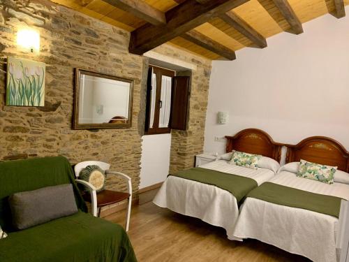 A bed or beds in a room at Casa do Horreo