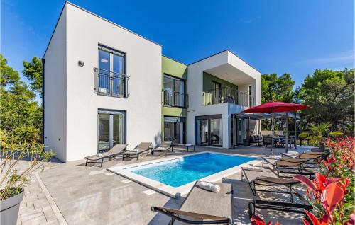 4 Bedroom Cozy Home In Medulin