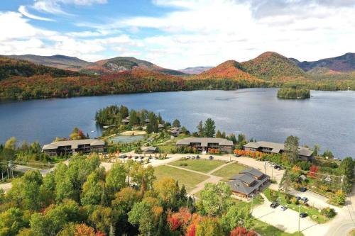 an aerial view of a resort next to a lake at Deluxe Suite-sur-Lac Superieur - Tremblant Versant Nord in Lac-Superieur