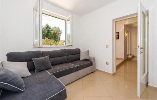 Posedenie v ubytovaní Three-Bedroom Apartment In Rogoznica