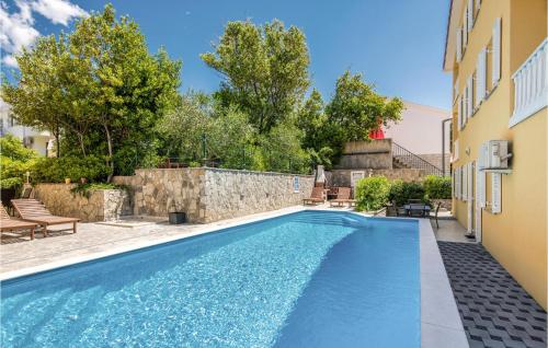 Πισίνα στο ή κοντά στο 1 Bedroom Beautiful Apartment In Baska