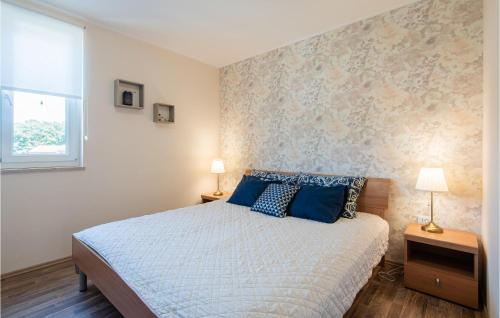 Katil atau katil-katil dalam bilik di 4 Bedroom Gorgeous Apartment In Porozina