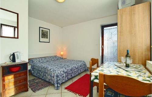 Postel nebo postele na pokoji v ubytování Lovely Apartment In Umag With Wifi