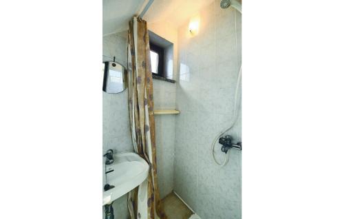 Koupelna v ubytování Lovely Apartment In Umag With Wifi