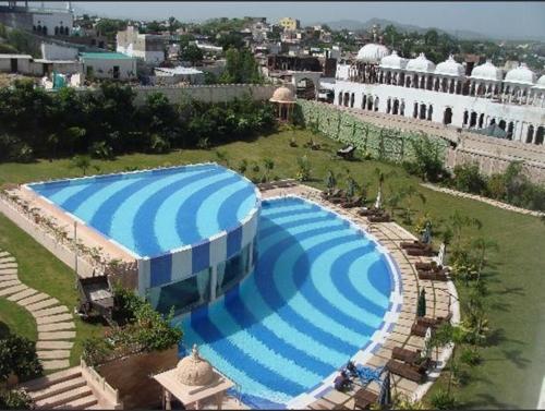 Bazén v ubytování Radisson Blu Udaipur Palace Resort & Spa nebo v jeho okolí
