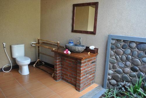 Kylpyhuone majoituspaikassa Van Karning Bungalow