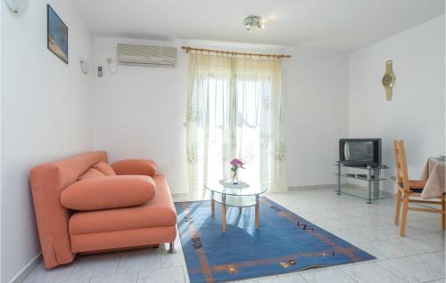 Two-Bedroom Apartment In Supetar