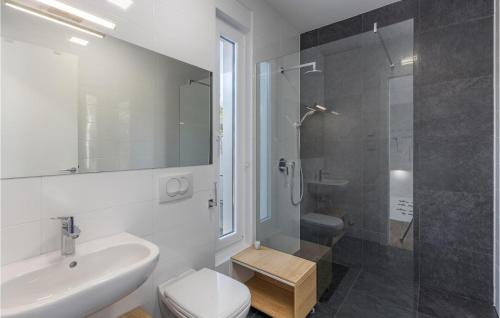 Koupelna v ubytování Awesome Home In Crikvenica With Wifi
