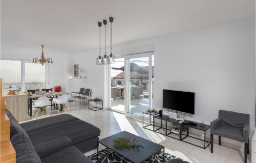 3 Bedroom Gorgeous Home In Crikvenica