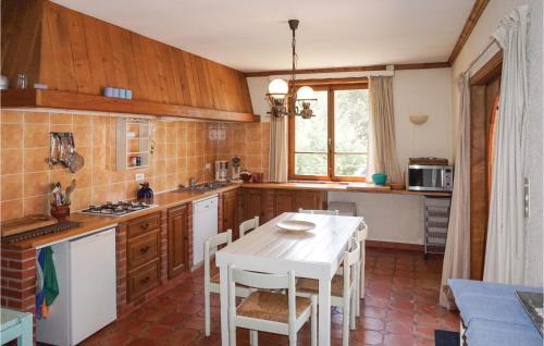 Awesome Home In Roquebrun With 2 Bedrooms, Wifi And Private Swimming Pool