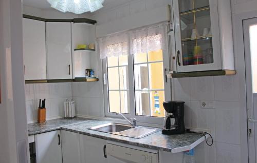Foto da galeria de Lovely Home In Torrevieja With Kitchen em Torrevieja