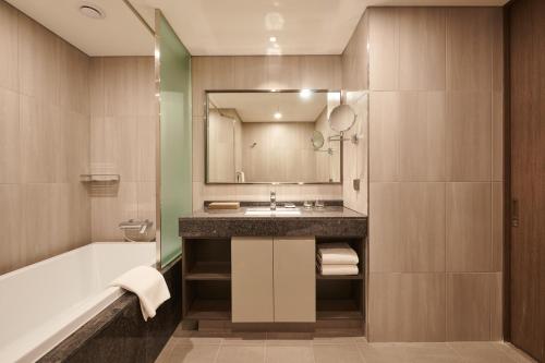 Bilik mandi di Stanford Hotel Myeongdong