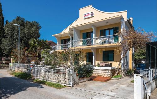 One-Bedroom Apartment In Rogoznica