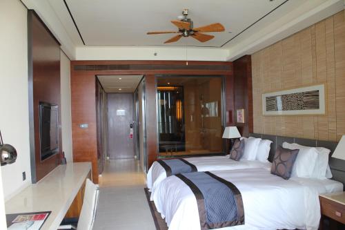 Ένα ή περισσότερα κρεβάτια σε δωμάτιο στο Crowne Plaza Sanya City Center by IHG