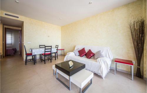 a living room with a couch and a table at Gorgeous Apartment In Oropesa Del Mar in Oropesa del Mar