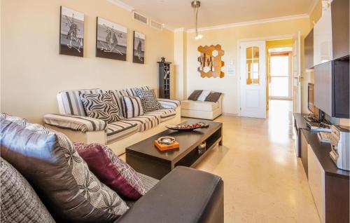 Televízia a/alebo spoločenská miestnosť v ubytovaní Awesome Apartment In Elviria With Wifi