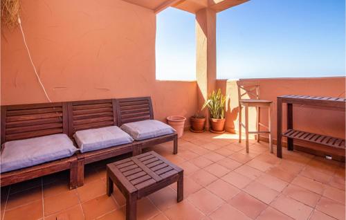 Awesome Apartment In Elviria With Wifi