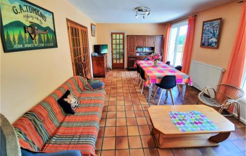 Χώρος καθιστικού στο Stunning Home In Concarneau With Wifi