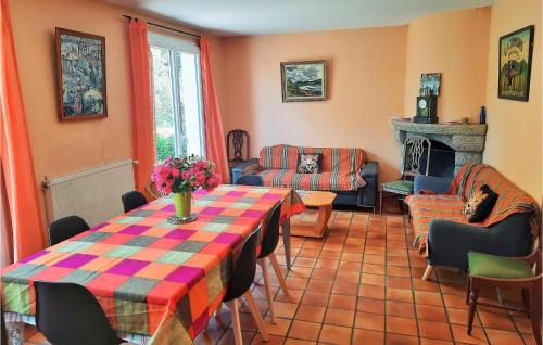 Χώρος καθιστικού στο Stunning Home In Concarneau With Wifi