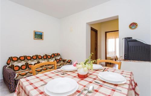 Zdjęcie z galerii obiektu 1 Bedroom Stunning Apartment In Kornic w mieście Kornić