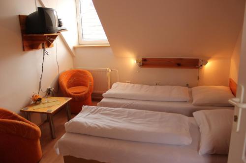 A bed or beds in a room at Penzión U Johna
